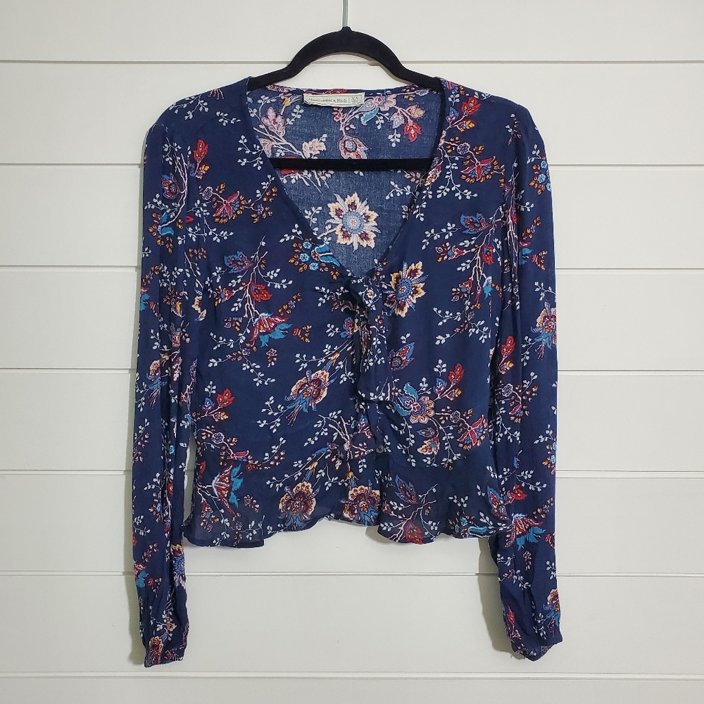 Abercrombie and Fitch Blue Floral Blouse size XS button up with bow in front